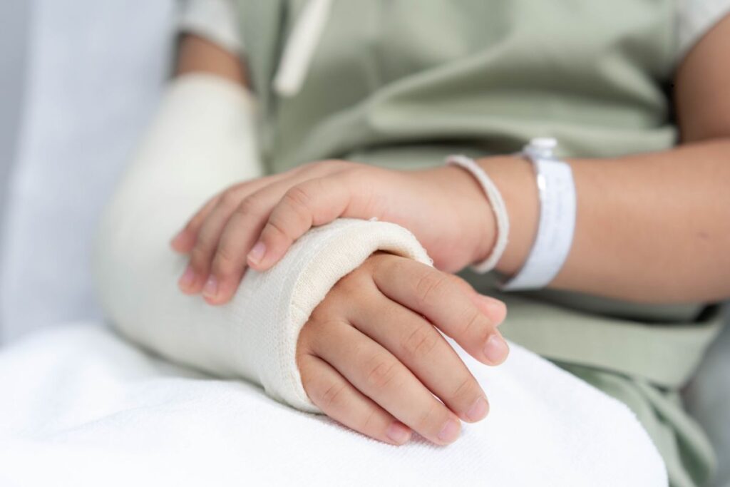 When to Seek Urgent Care for a Minor Fracture