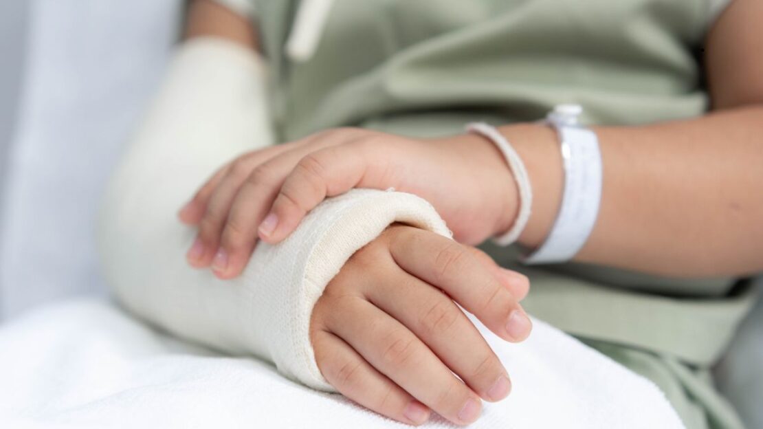 When to Seek Urgent Care for a Minor Fracture